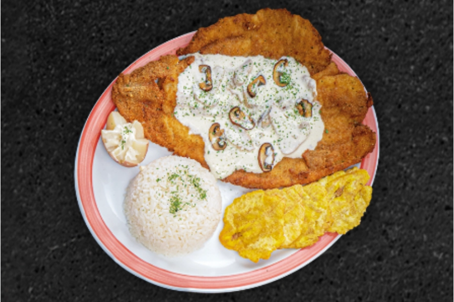 Filete Apanado en Salsa de Champiñones