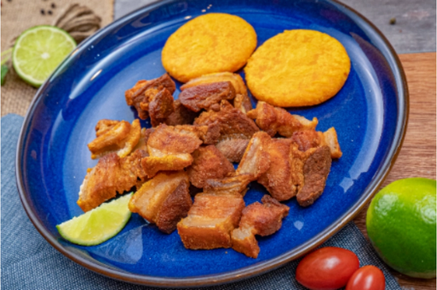 Chicharron con Arepitas Paisas
