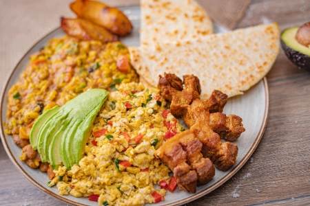 El Antioqueño ( huevos calentado y chicharron)