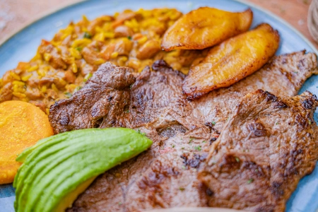 Calentado con Carne Asada