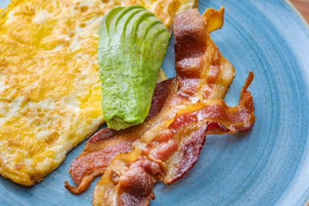 Omelette con Tocineta